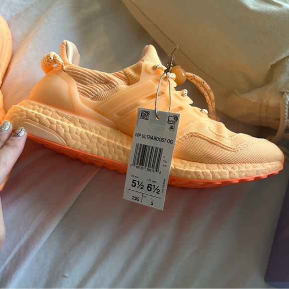 Adidas x Ivy Park IVP ULTRABOOST OG size 5.5 M/ 6.5 W - Picture 7 of 10